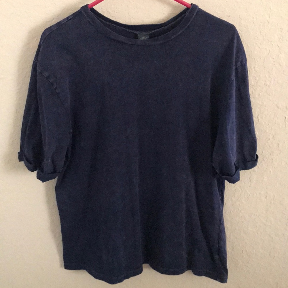 • distresses tshirt •